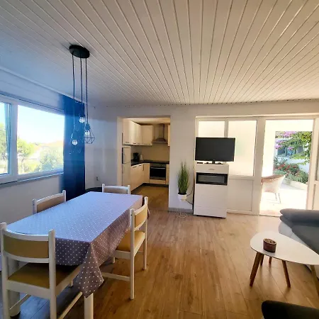 Buktenica Apartment *