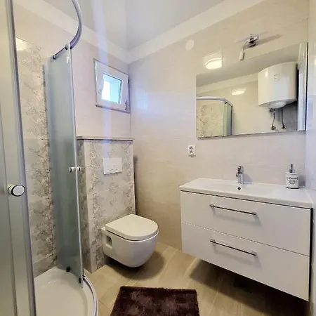 Apartament Buktenica *