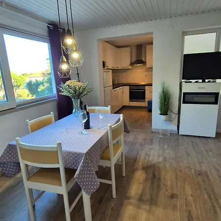 Buktenica Apartment *